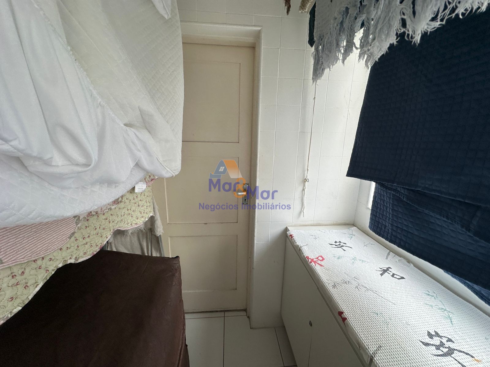 Apartamento na Praia das Pitangueiras, Guarujá - SP