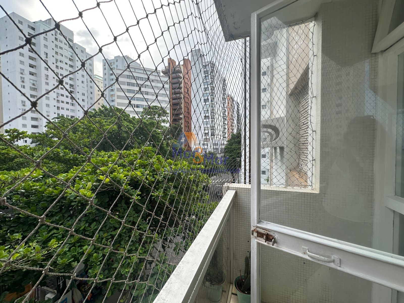 Apartamento na Praia das Pitangueiras, Guarujá - SP