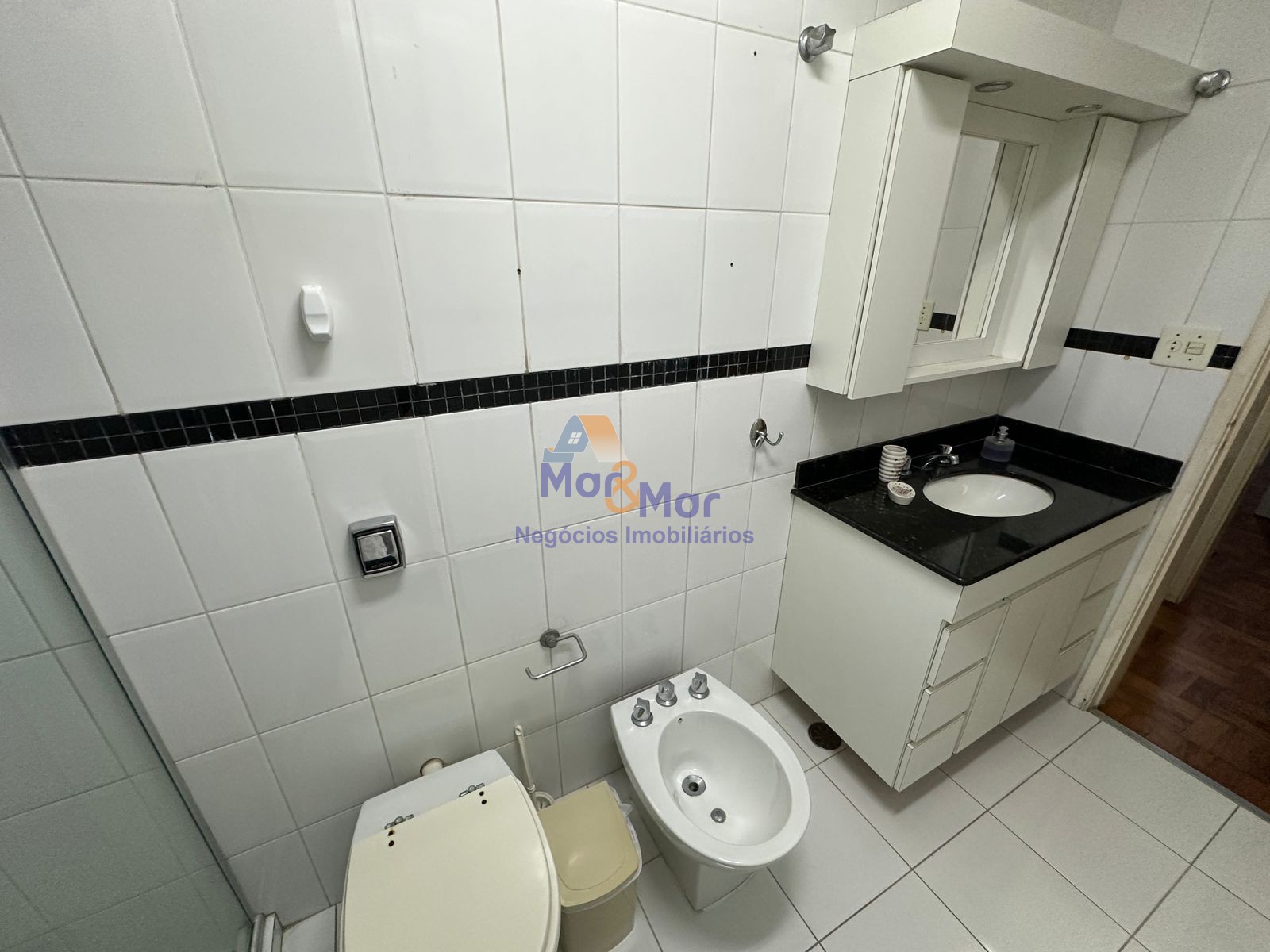Apartamento na Praia das Pitangueiras, Guarujá - SP