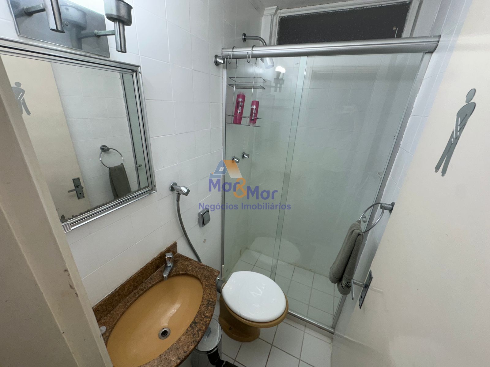 Apartamento na Praia das Pitangueiras, Guarujá - SP