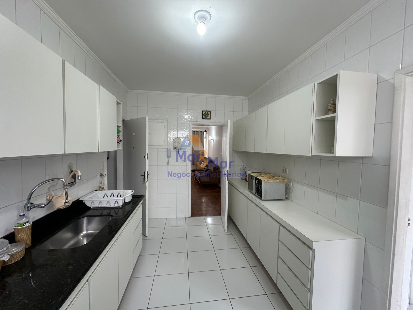Apartamento na Praia das Pitangueiras, Guarujá - SP