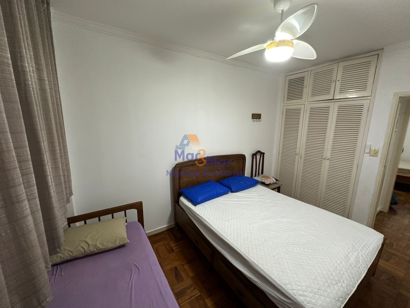 Apartamento na Praia das Pitangueiras, Guarujá - SP