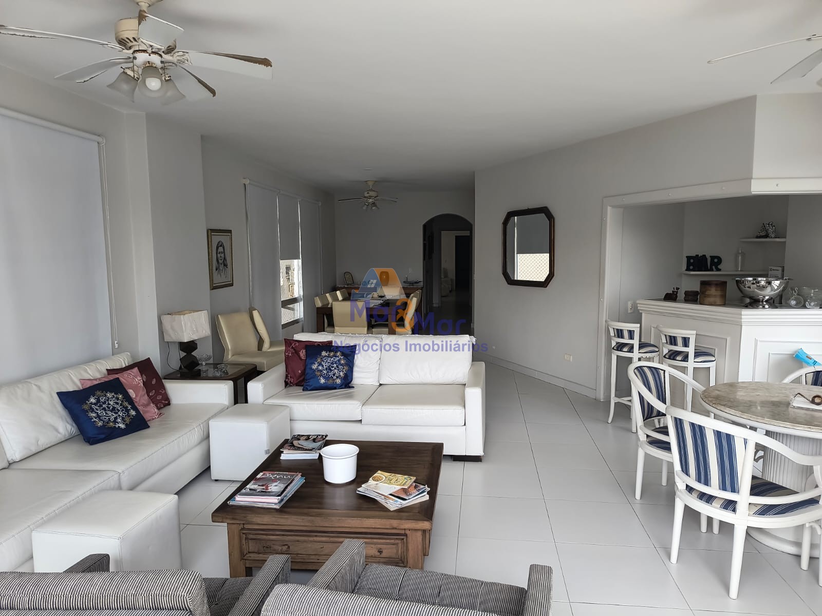 Apartamento na Praia das Pitangueiras, Guarujá - SP