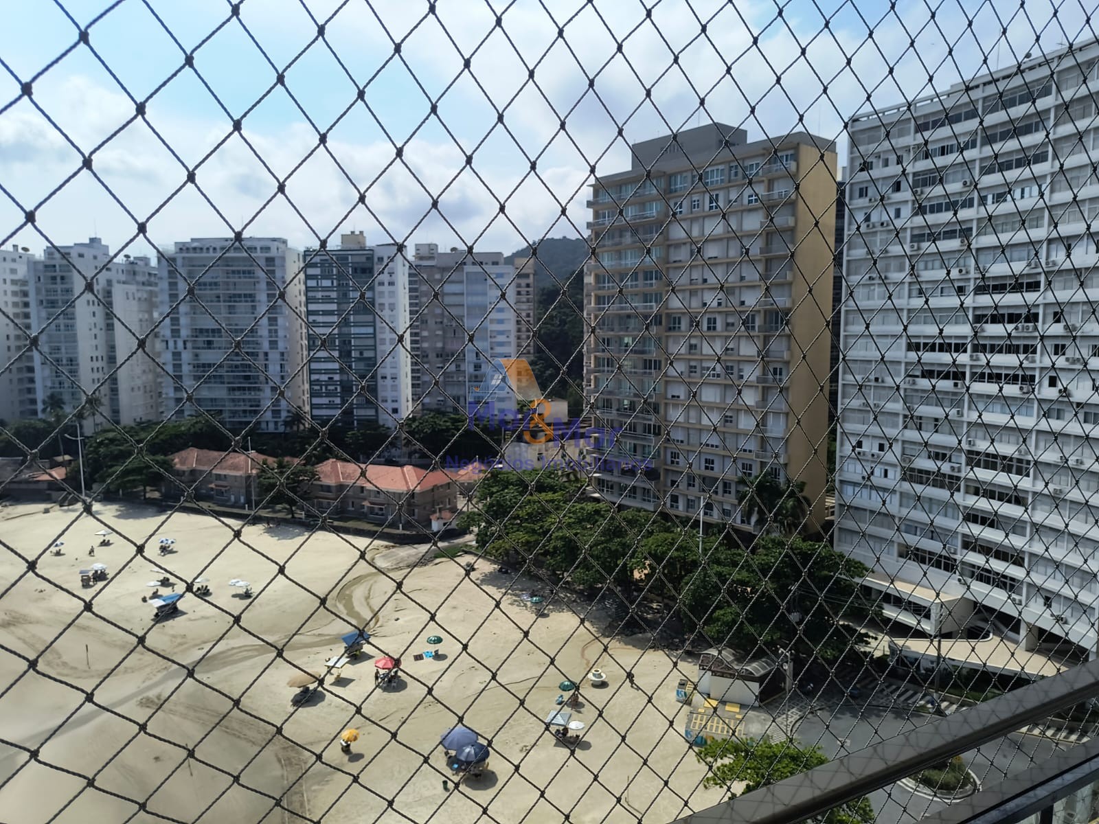 Apartamento na Praia das Pitangueiras, Guarujá - SP