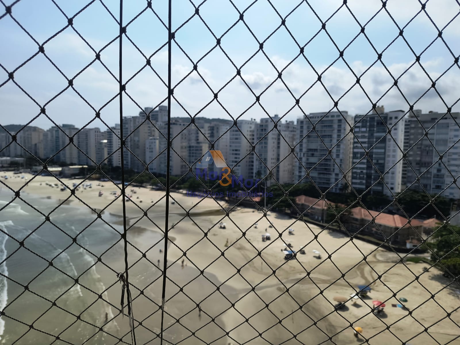 Apartamento na Praia das Pitangueiras, Guarujá - SP