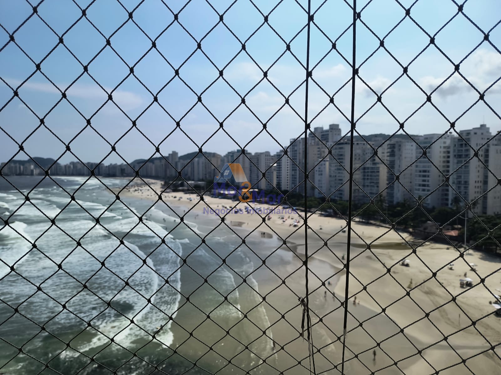 Apartamento na Praia das Pitangueiras, Guarujá - SP