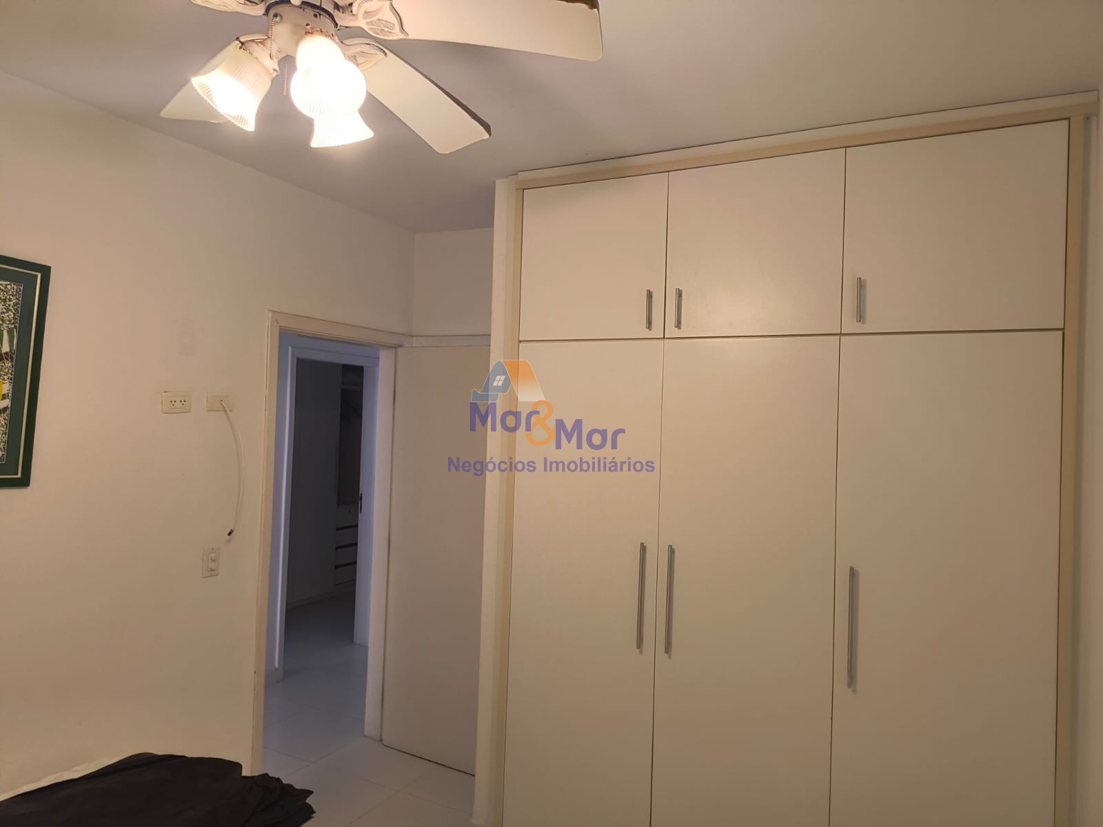 Apartamento na Praia das Pitangueiras, Guarujá - SP