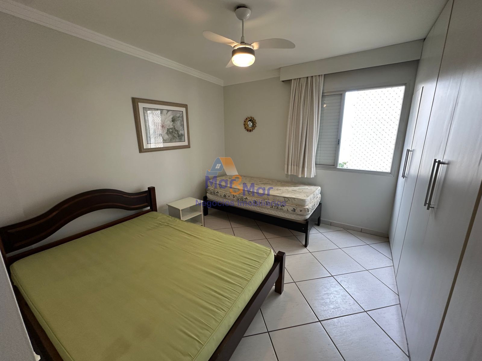 Apartamento na Praia das Pitangueiras, Guarujá - SP
