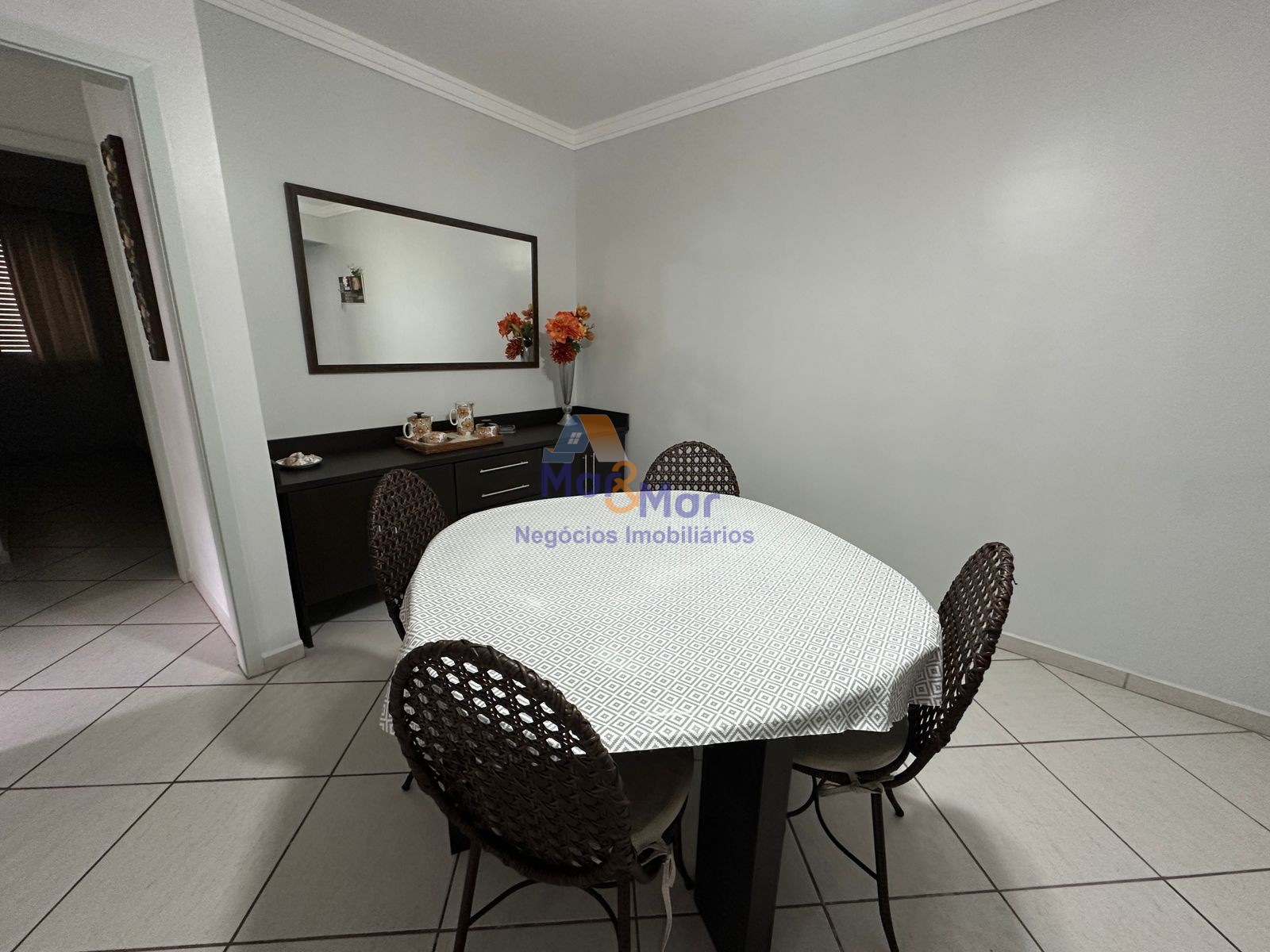 Apartamento na Praia das Pitangueiras, Guarujá - SP
