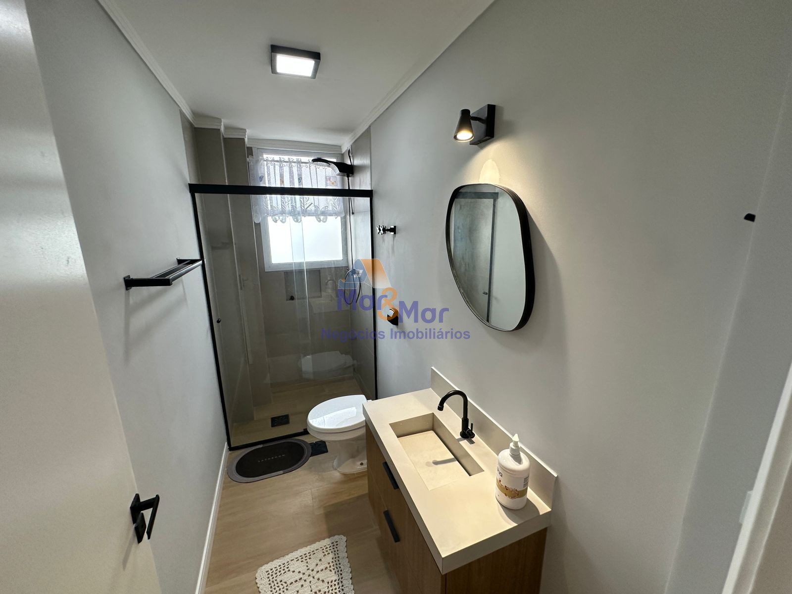 Apartamento na Praia das Pitangueiras, Guarujá - SP