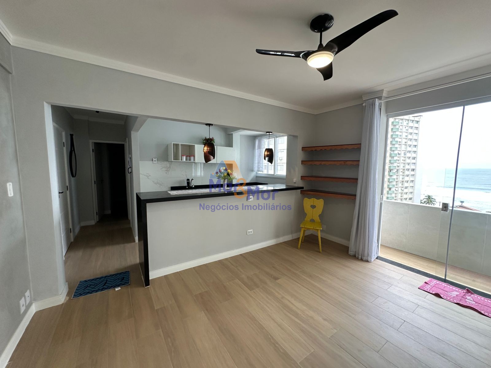 Apartamento na Praia das Pitangueiras, Guarujá - SP