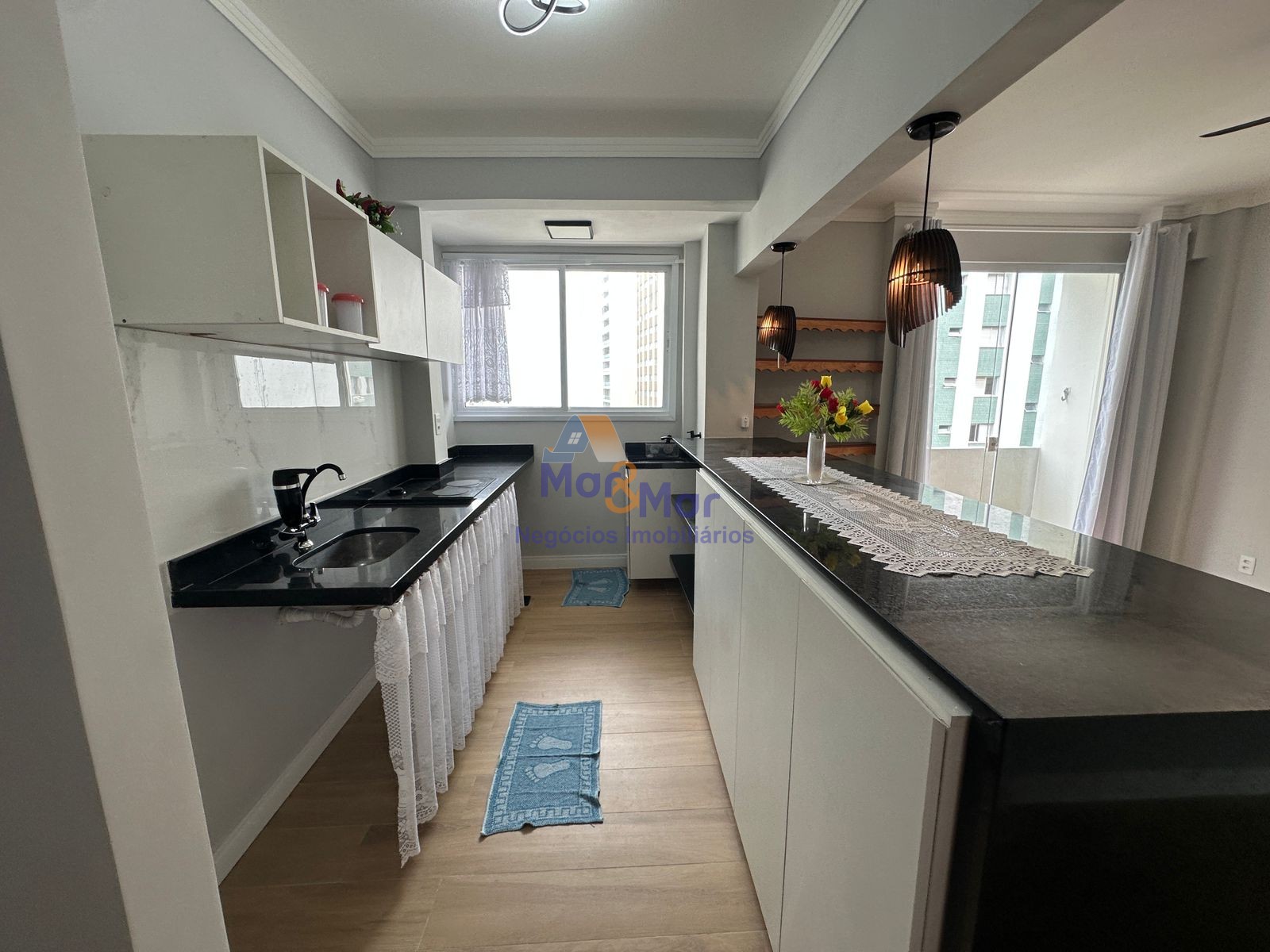 Apartamento na Praia das Pitangueiras, Guarujá - SP