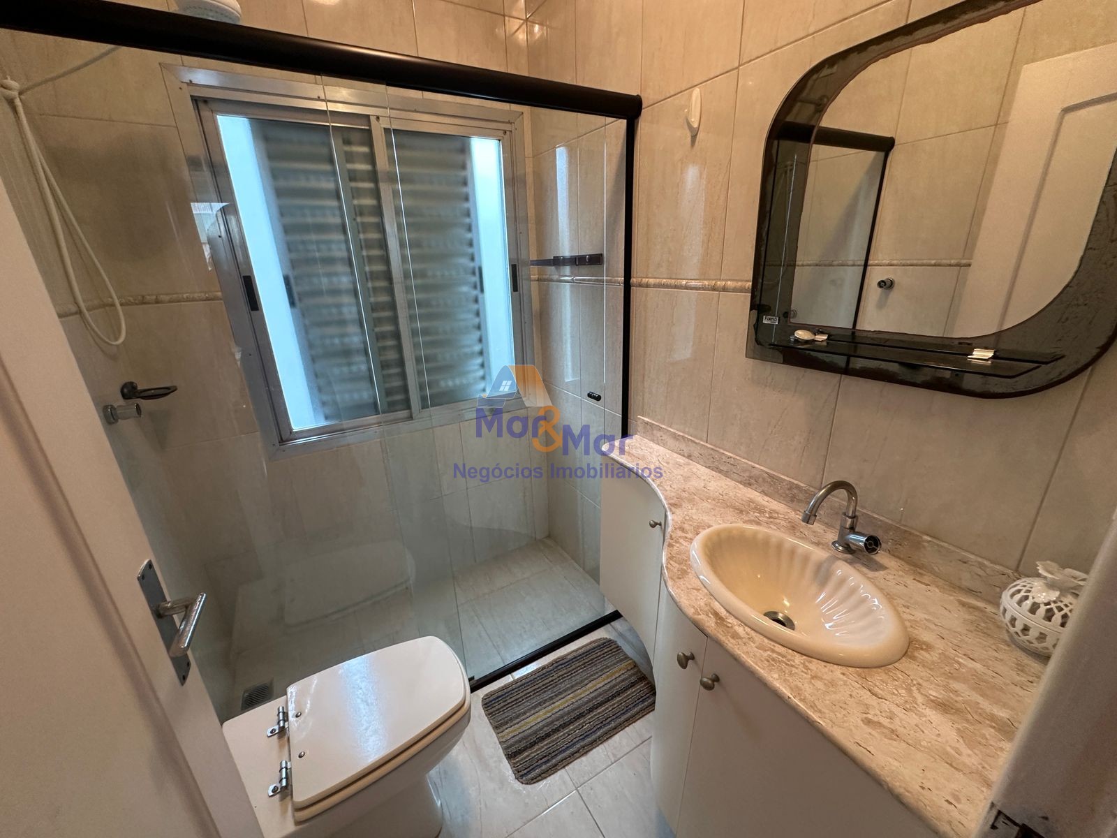 Apartamento na Praia das Pitangueiras, Guarujá - SP