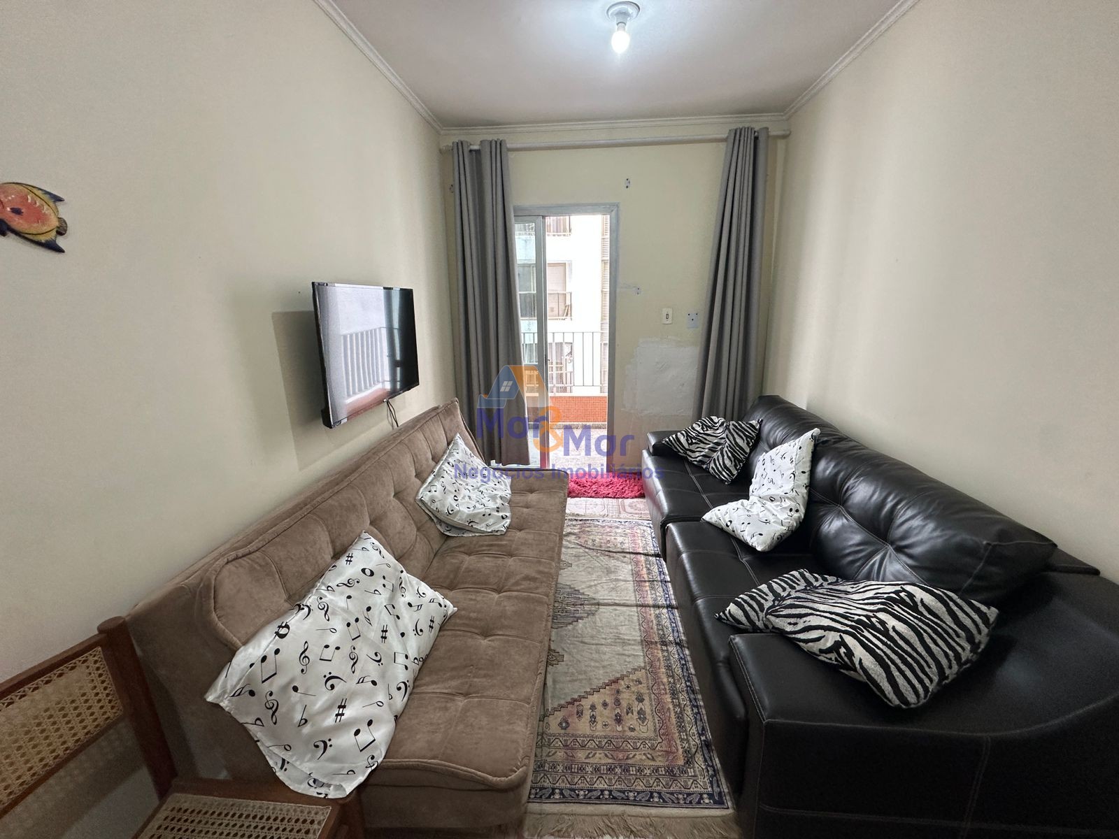 Apartamento na Praia das Pitangueiras, Guarujá - SP