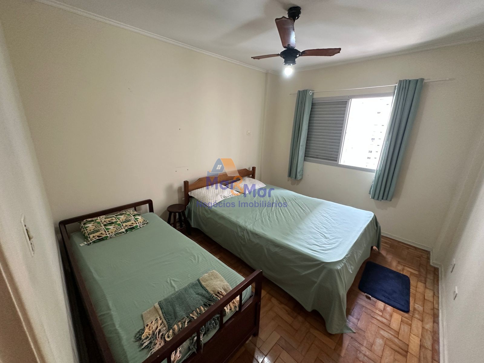 Apartamento na Praia das Pitangueiras, Guarujá - SP