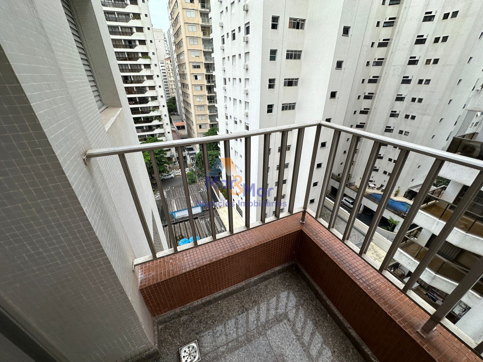 Apartamento na Praia das Pitangueiras, Guarujá - SP
