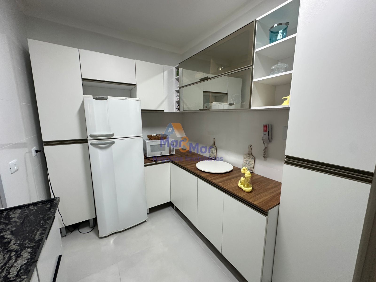 Apartamento na Praia das Pitangueiras, Guarujá - SP