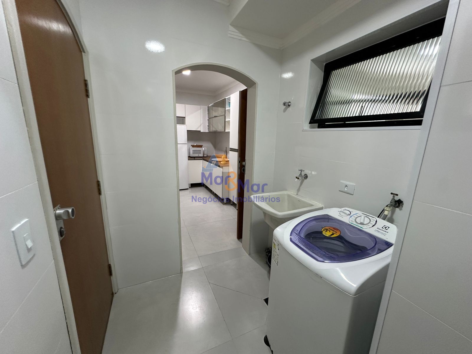 Apartamento na Praia das Pitangueiras, Guarujá - SP