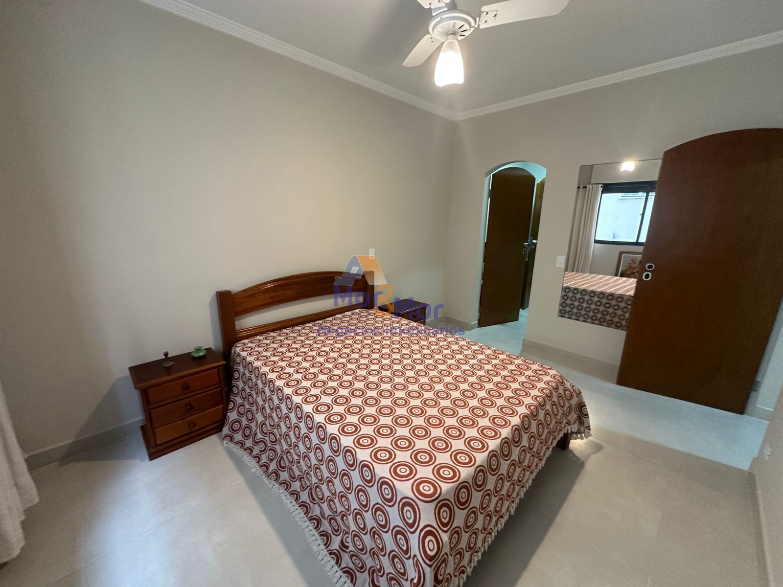 Apartamento na Praia das Pitangueiras, Guarujá - SP