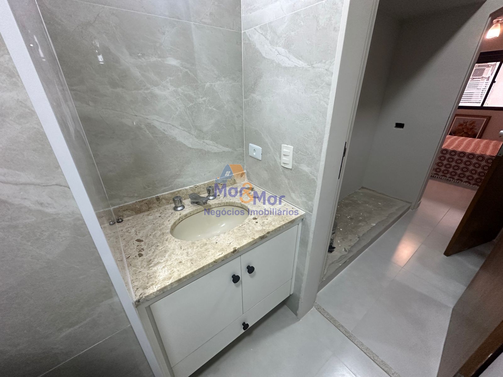 Apartamento na Praia das Pitangueiras, Guarujá - SP