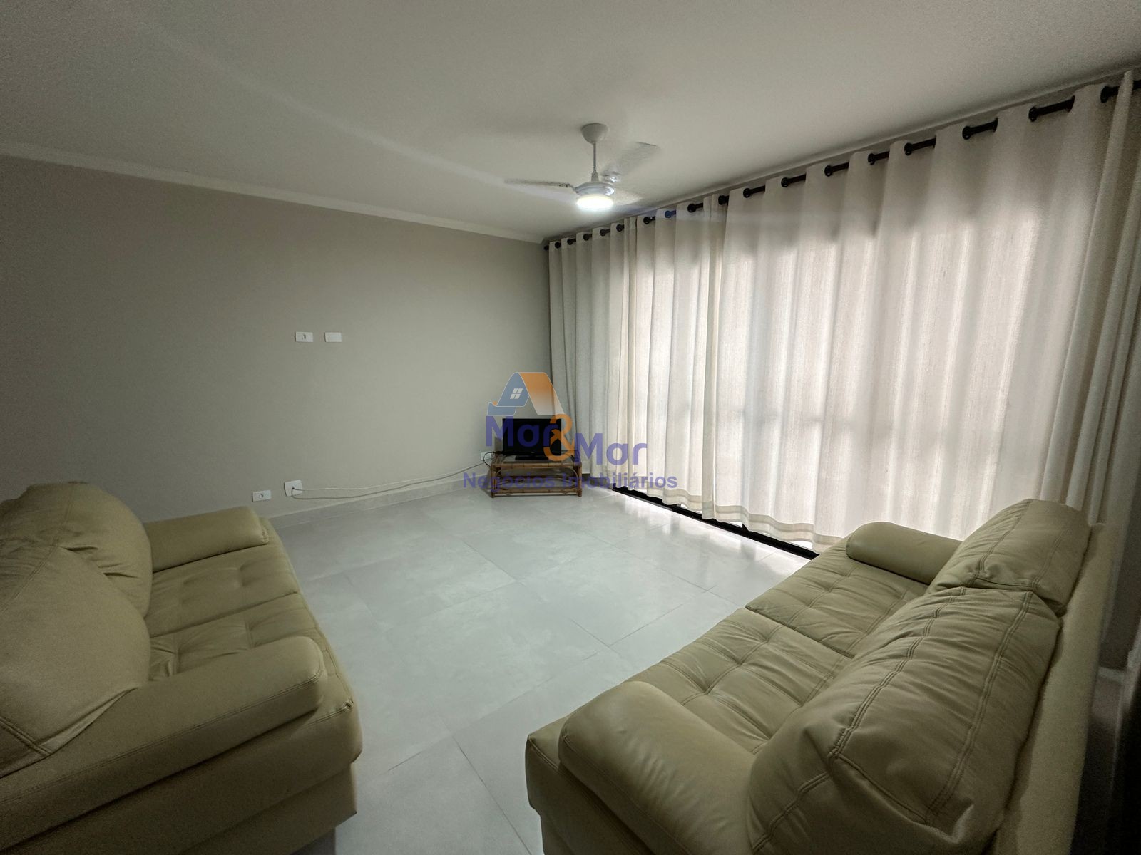 Apartamento na Praia das Pitangueiras, Guarujá - SP