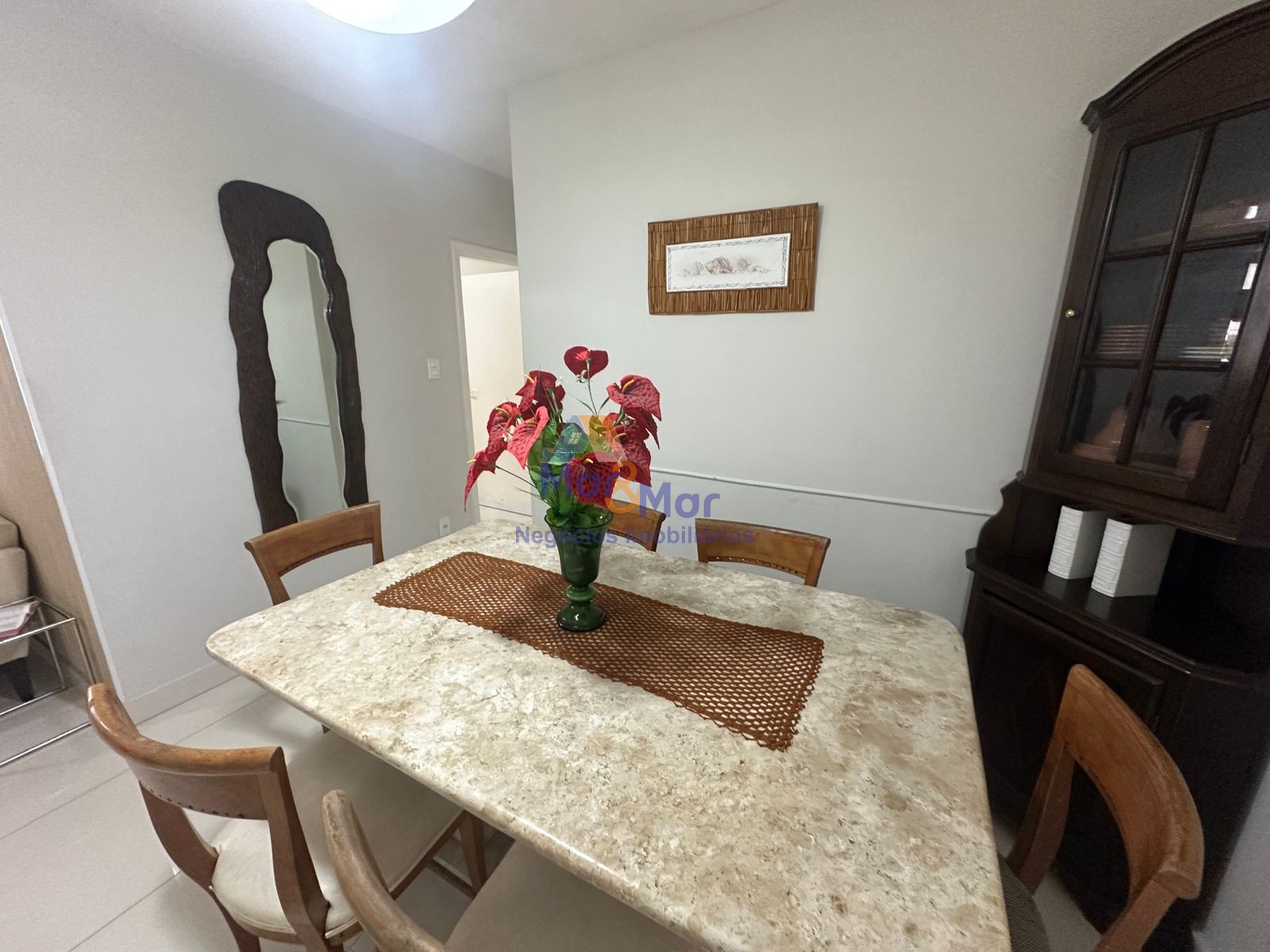 Apartamento na Praia das Pitangueiras, Guarujá - SP