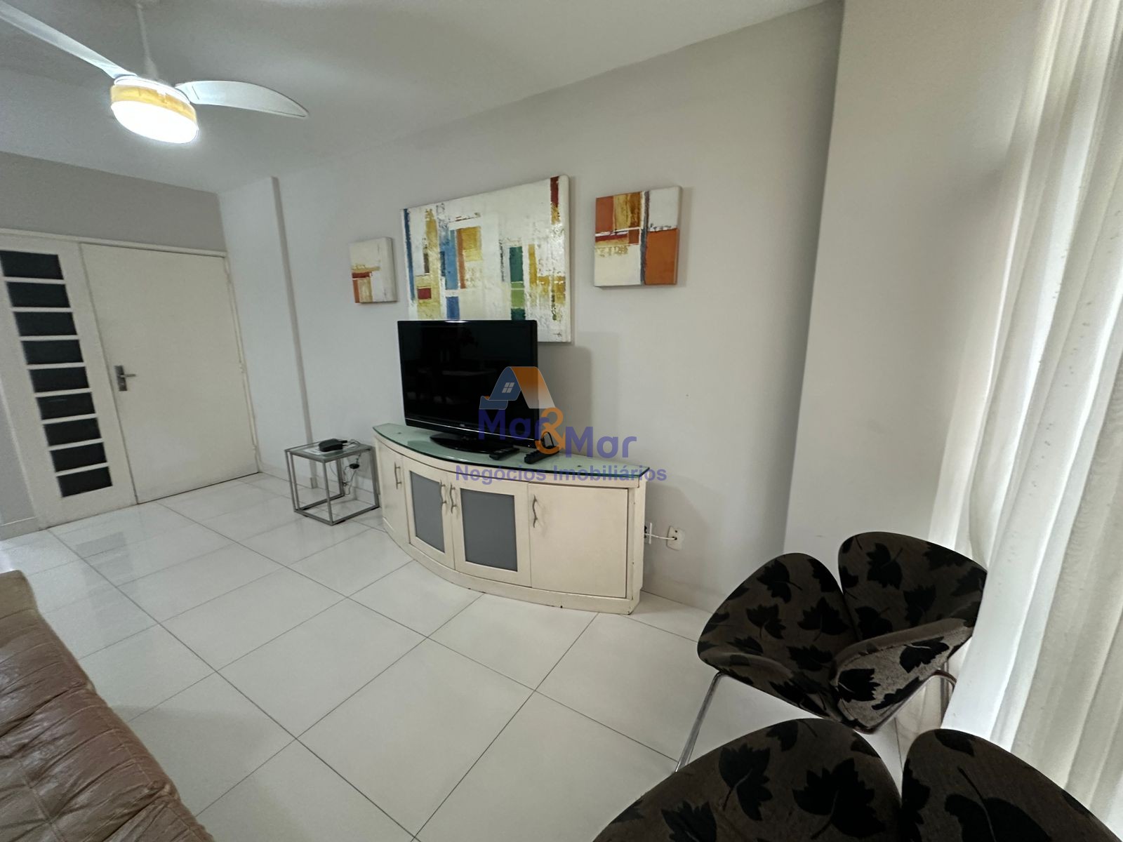 Apartamento na Praia das Pitangueiras, Guarujá - SP