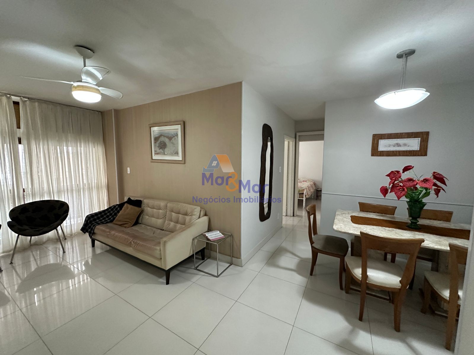 Apartamento na Praia das Pitangueiras, Guarujá - SP