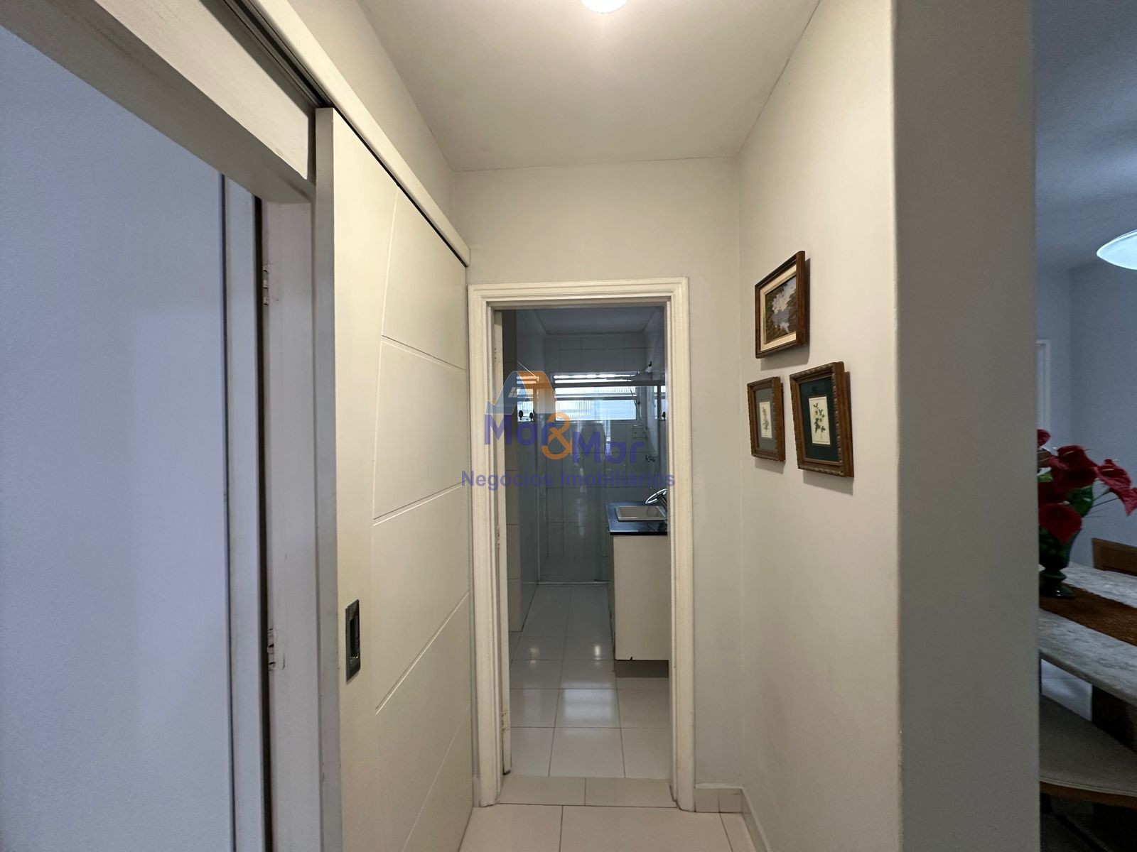 Apartamento na Praia das Pitangueiras, Guarujá - SP