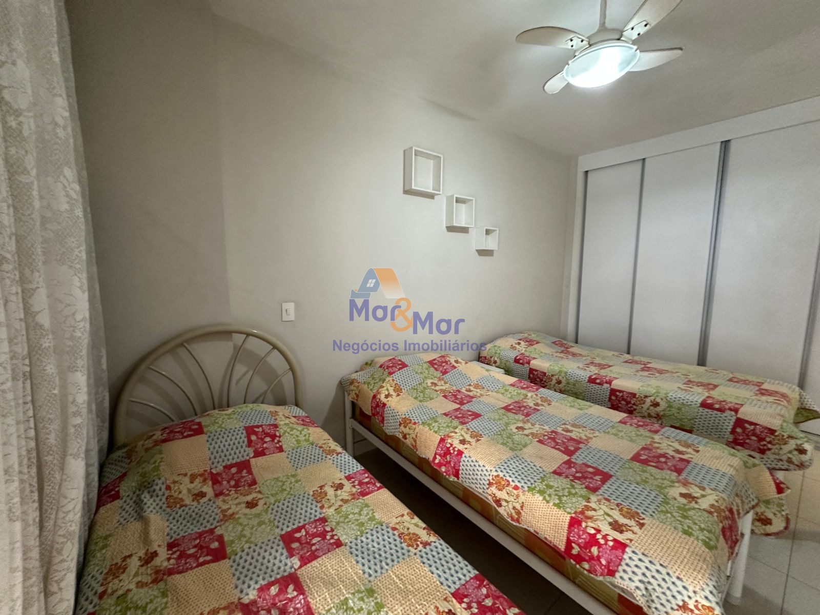 Apartamento na Praia das Pitangueiras, Guarujá - SP