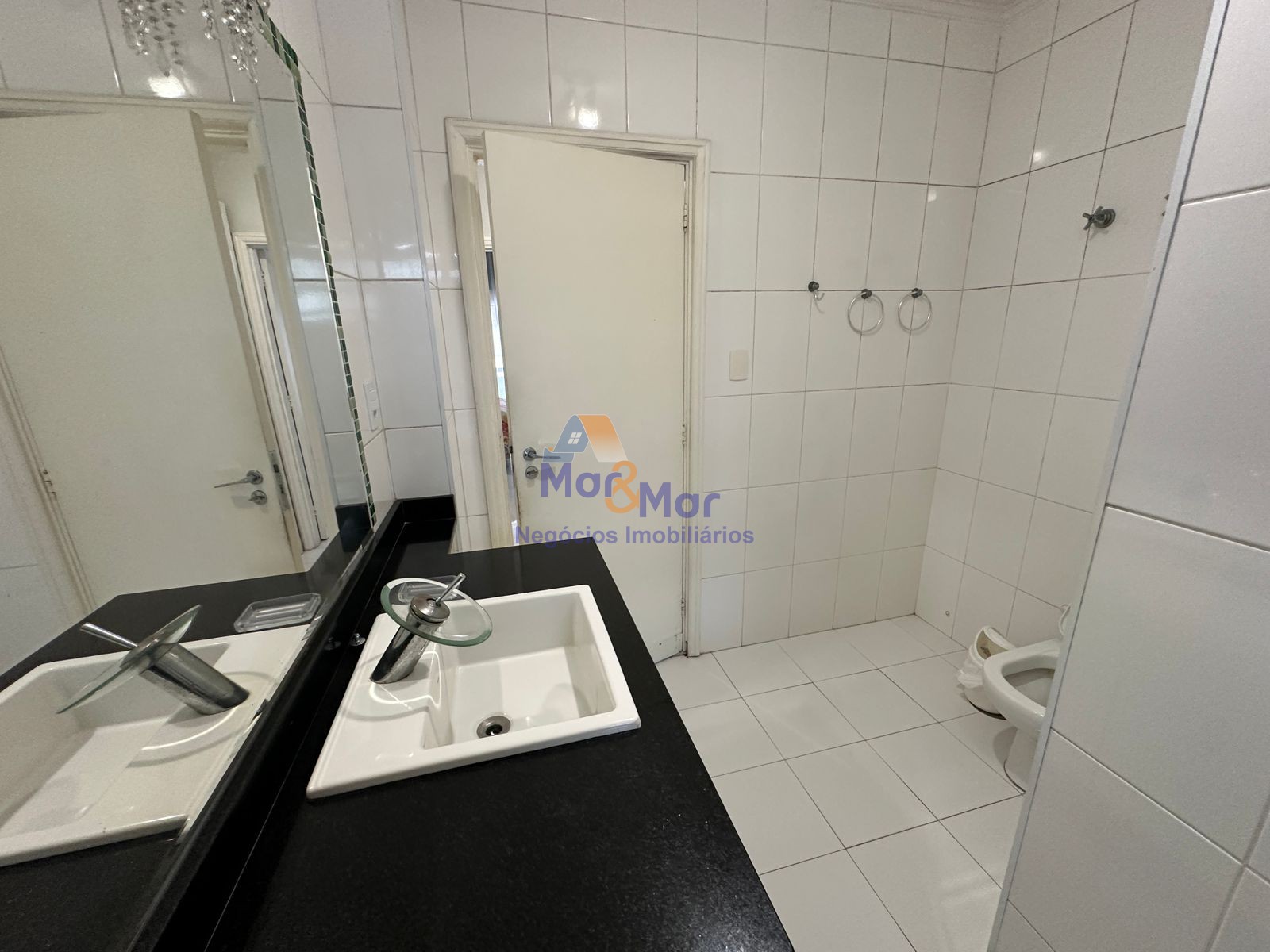 Apartamento na Praia das Pitangueiras, Guarujá - SP