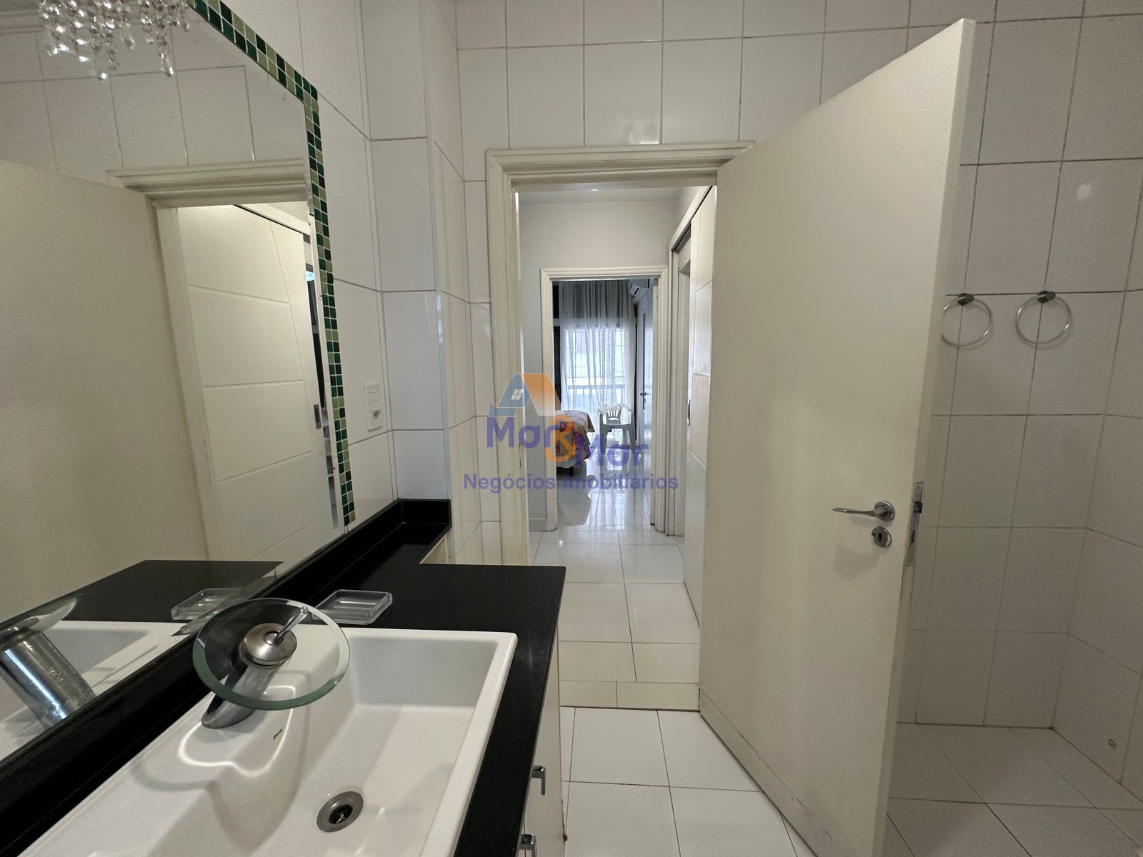 Apartamento na Praia das Pitangueiras, Guarujá - SP