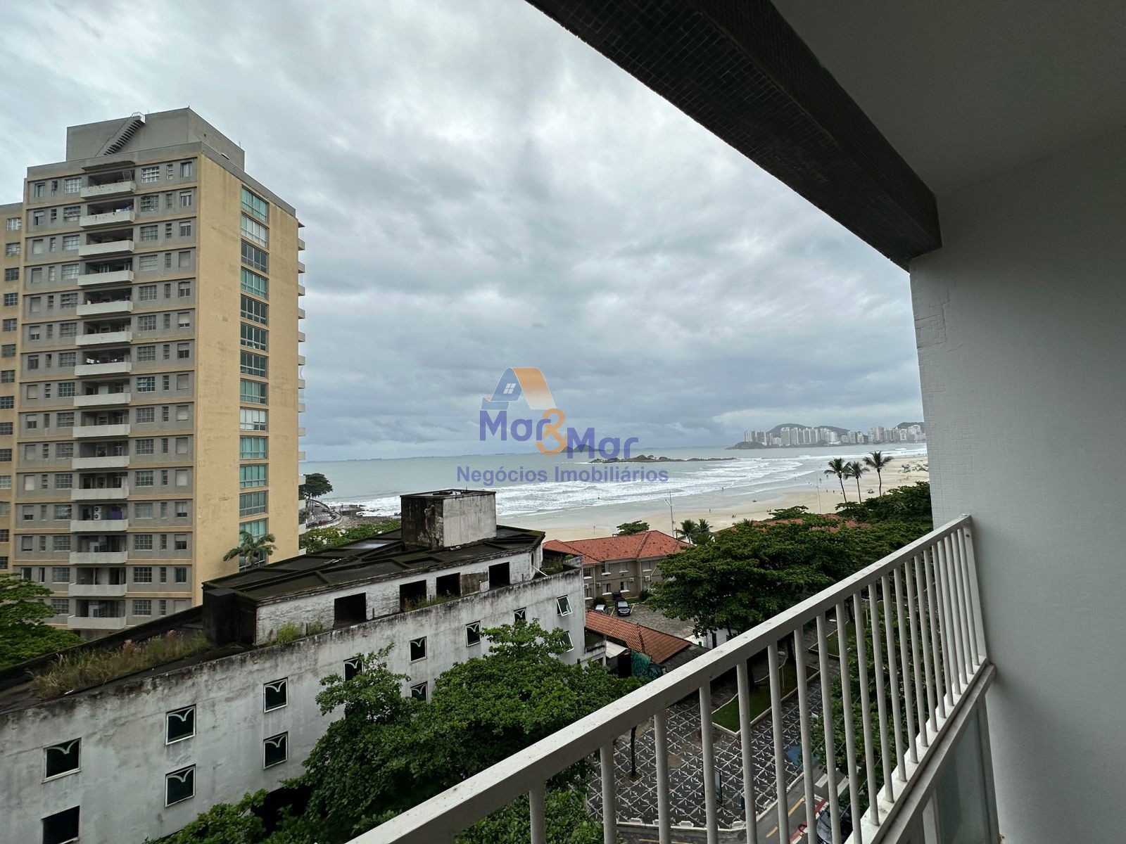 Apartamento Frente ao Mar nas Pitangueiras, Guarujá - SP