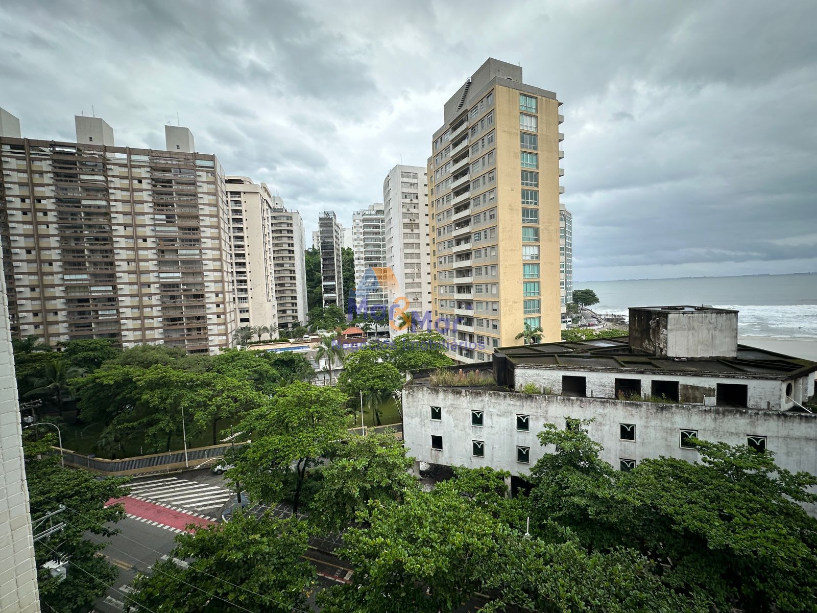 Apartamento Frente ao Mar nas Pitangueiras, Guarujá - SP