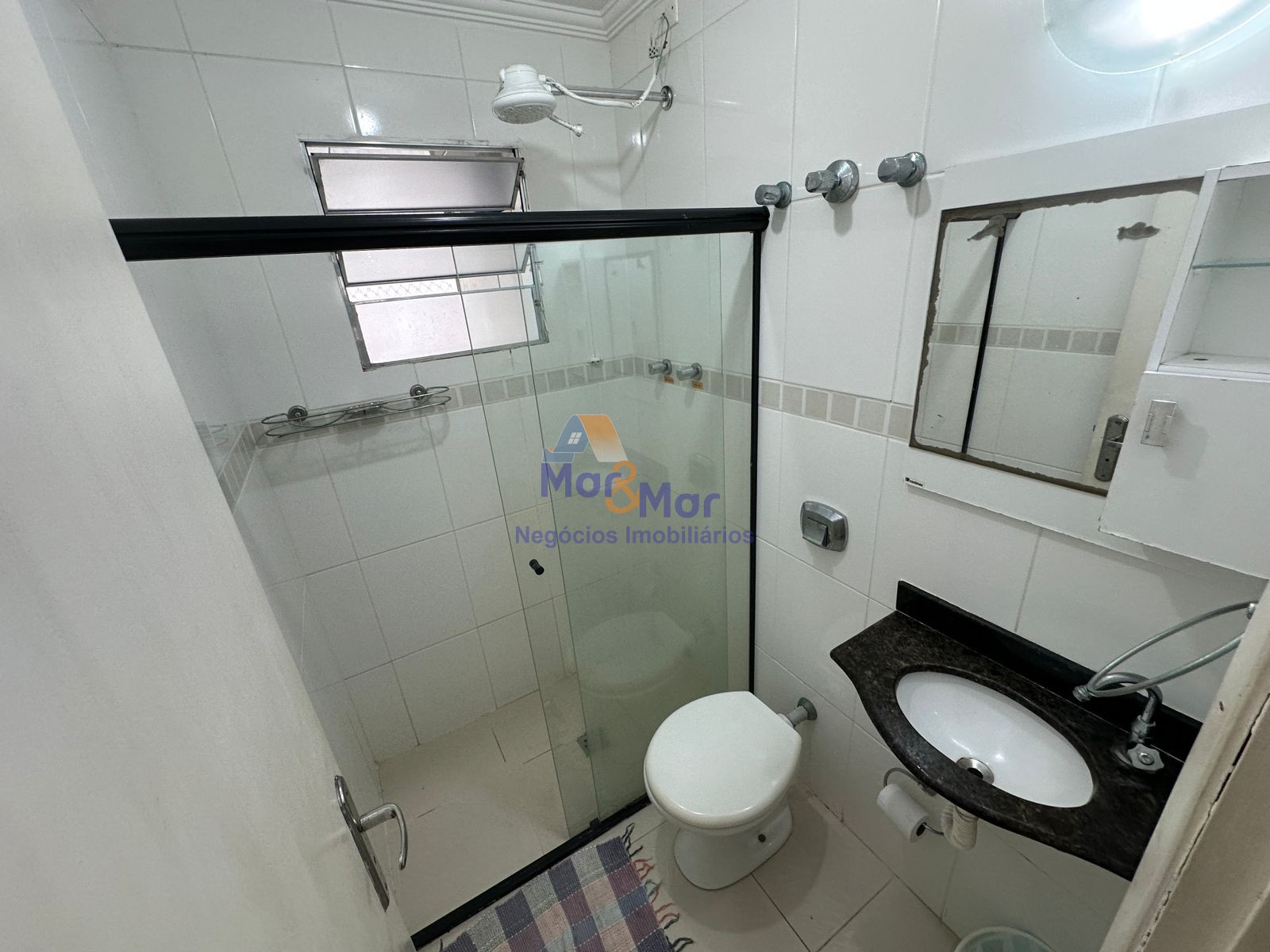 Apartamento na Praia das Pitangueiras, Guarujá - SP