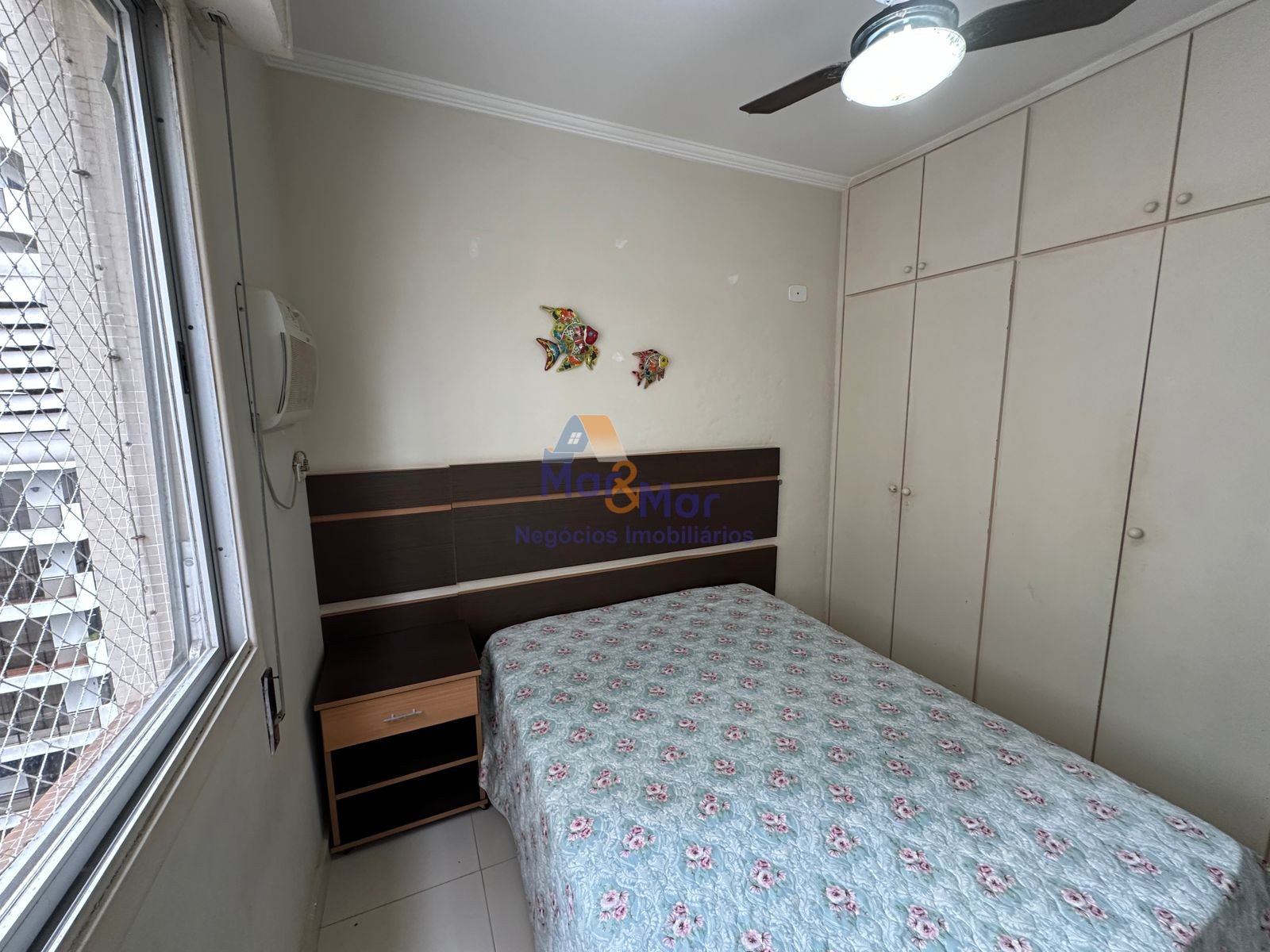 Apartamento na Praia das Pitangueiras, Guarujá - SP