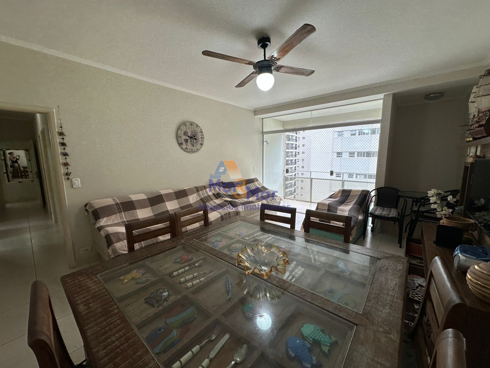 Apartamento na Praia das Pitangueiras, Guarujá - SP