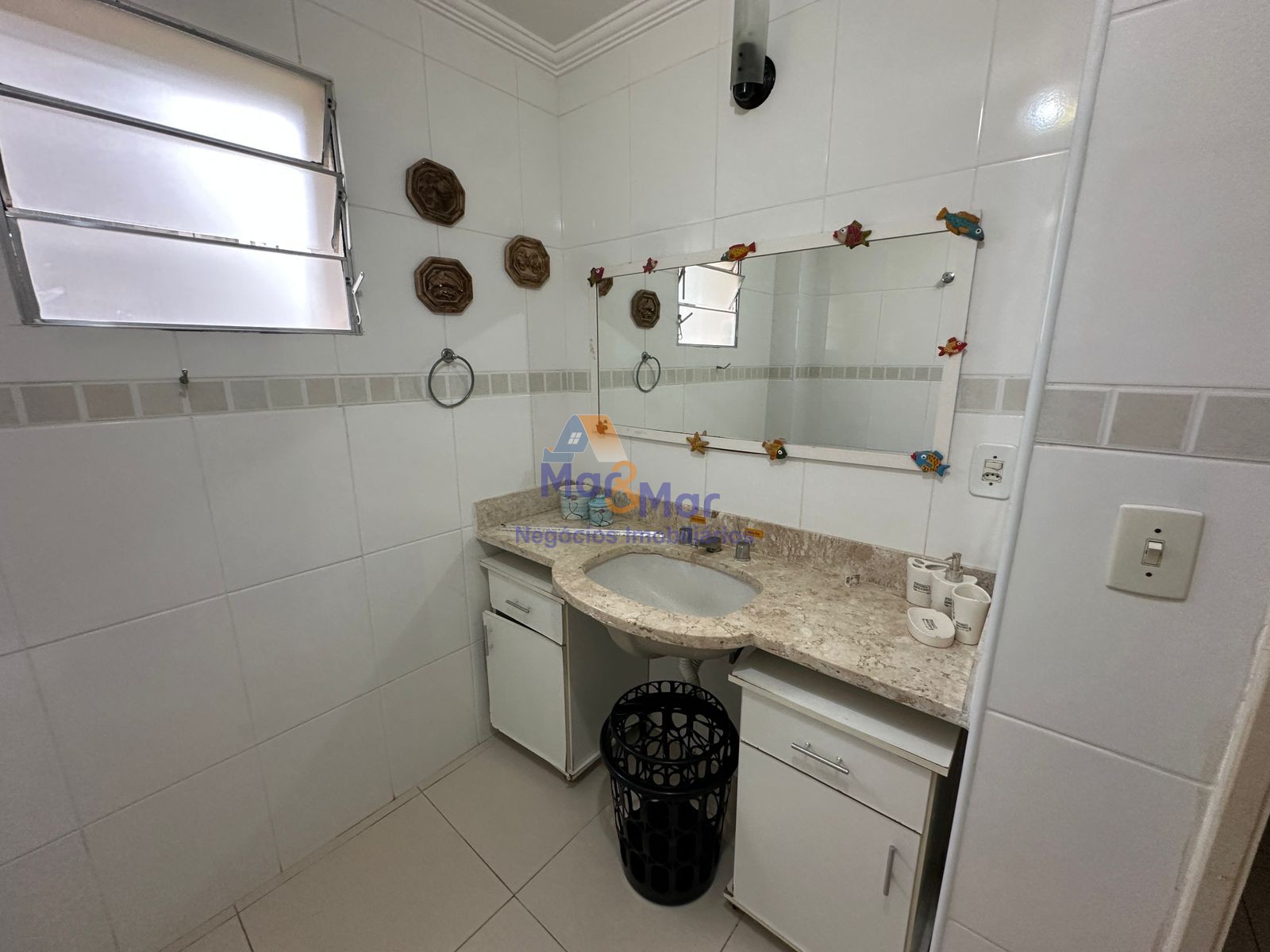 Apartamento na Praia das Pitangueiras, Guarujá - SP