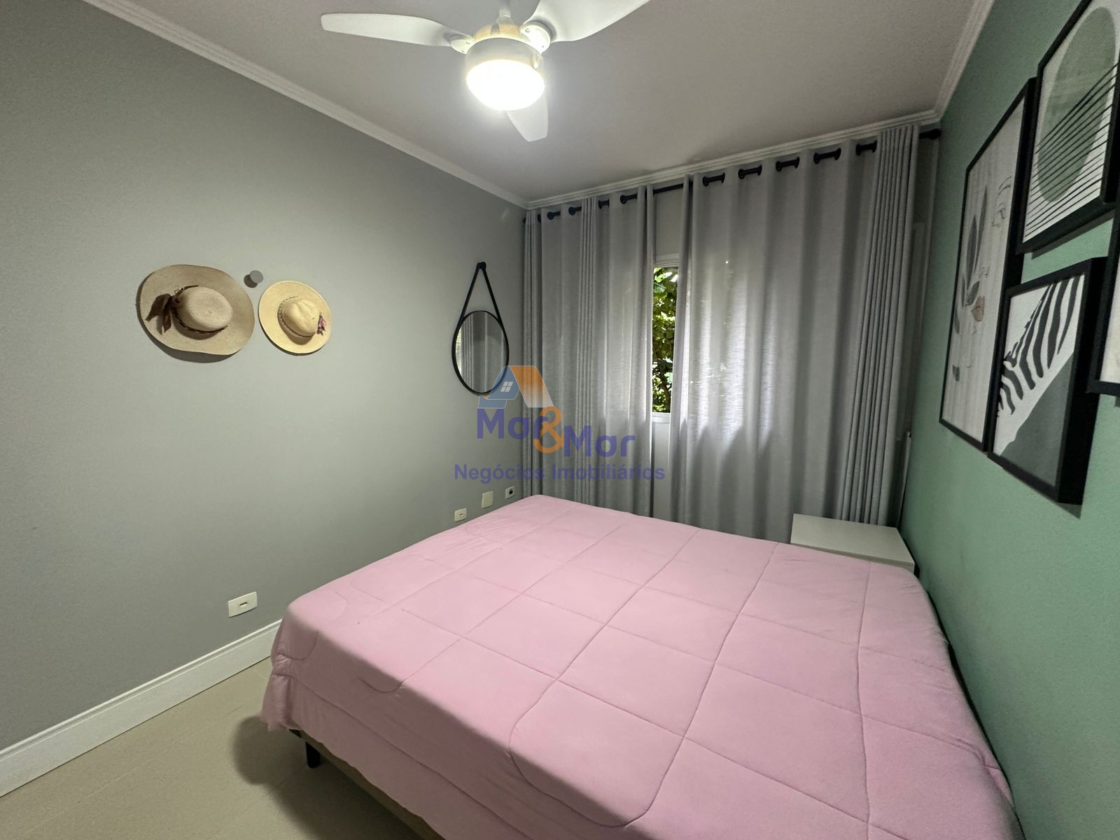 Apartamento na Praia da Enseada, Guarujá - SP