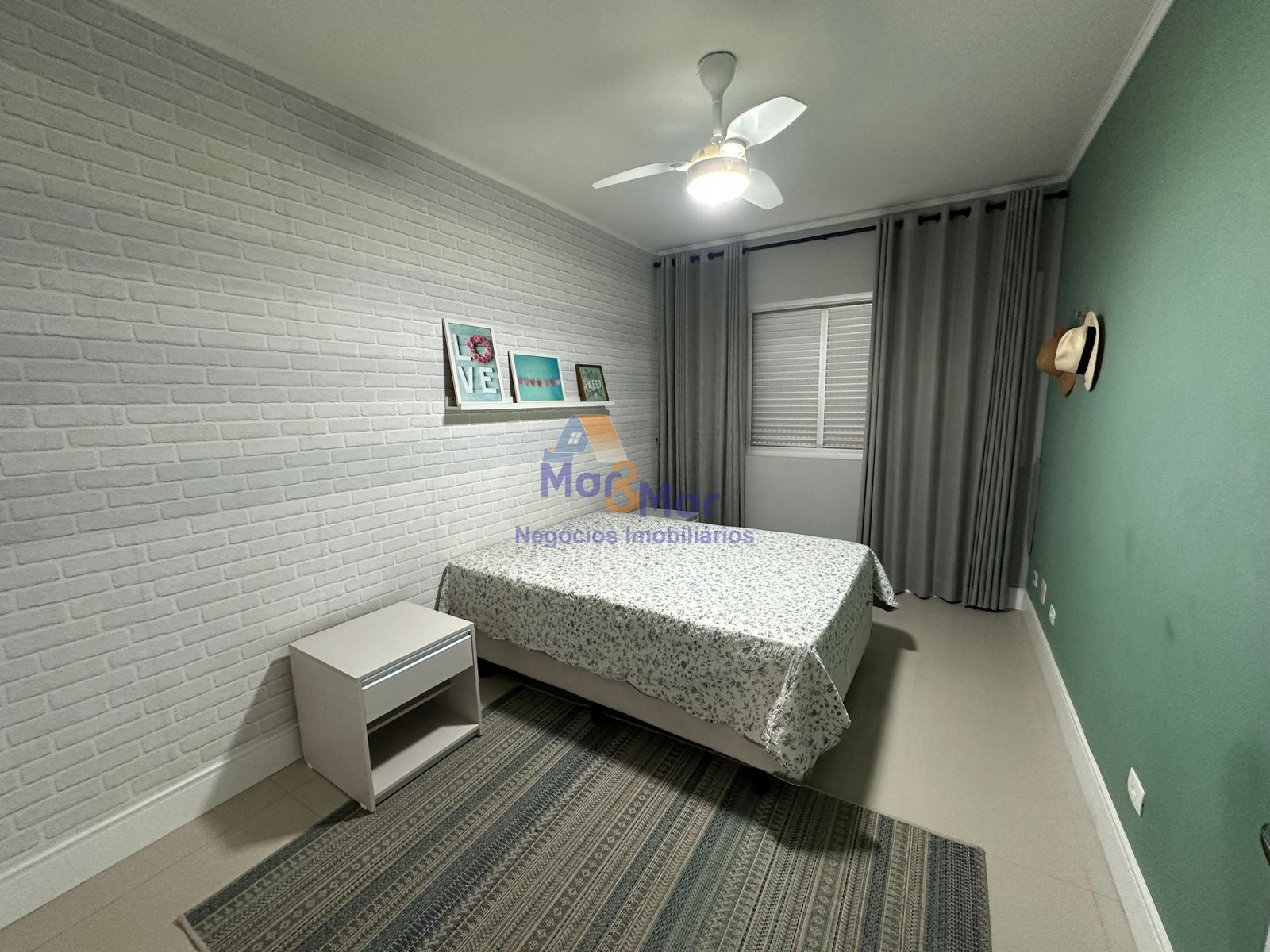 Apartamento na Praia da Enseada, Guarujá - SP