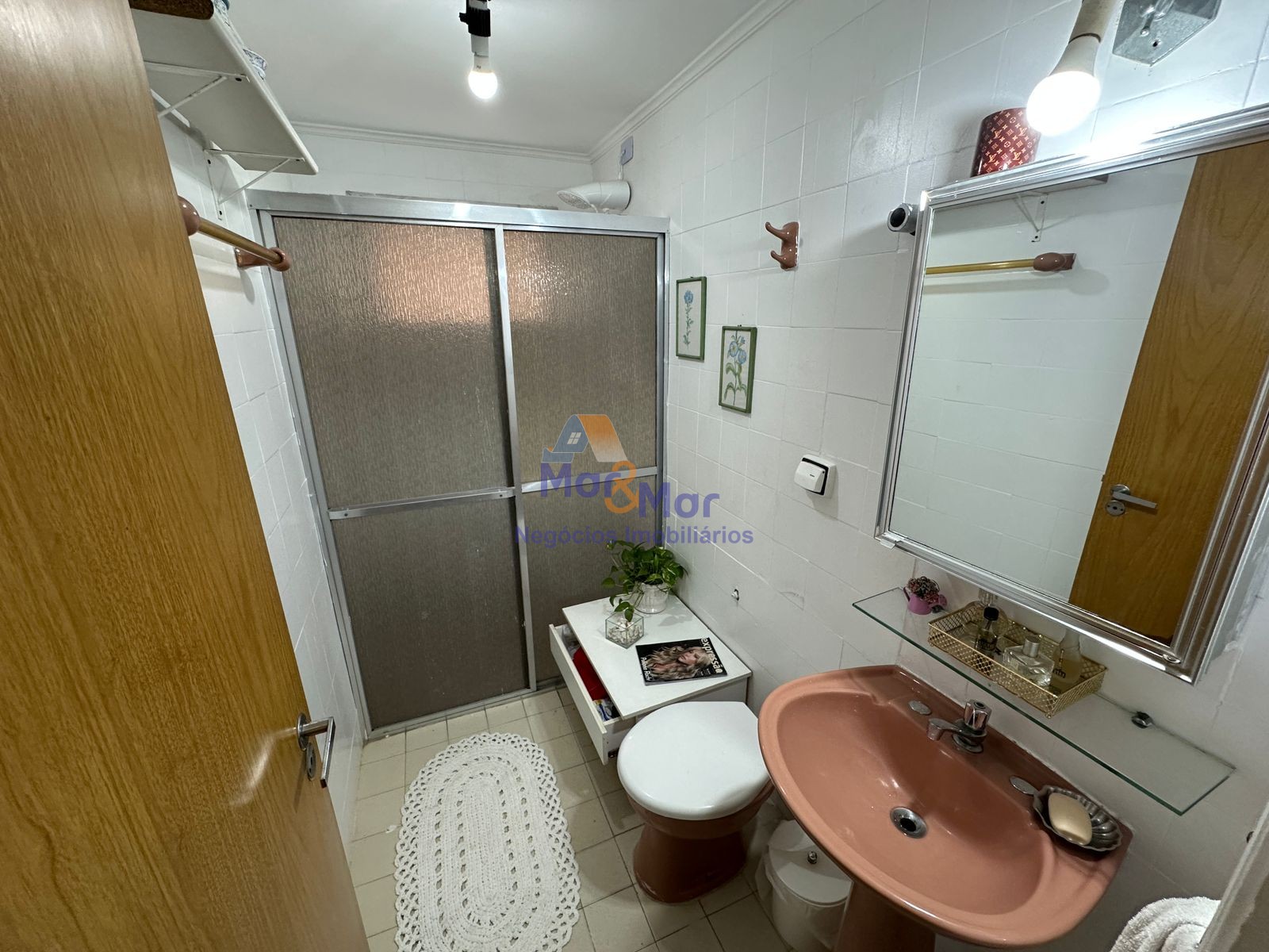 Apartamento na Praia das Pitangueiras, Guarujá - SP