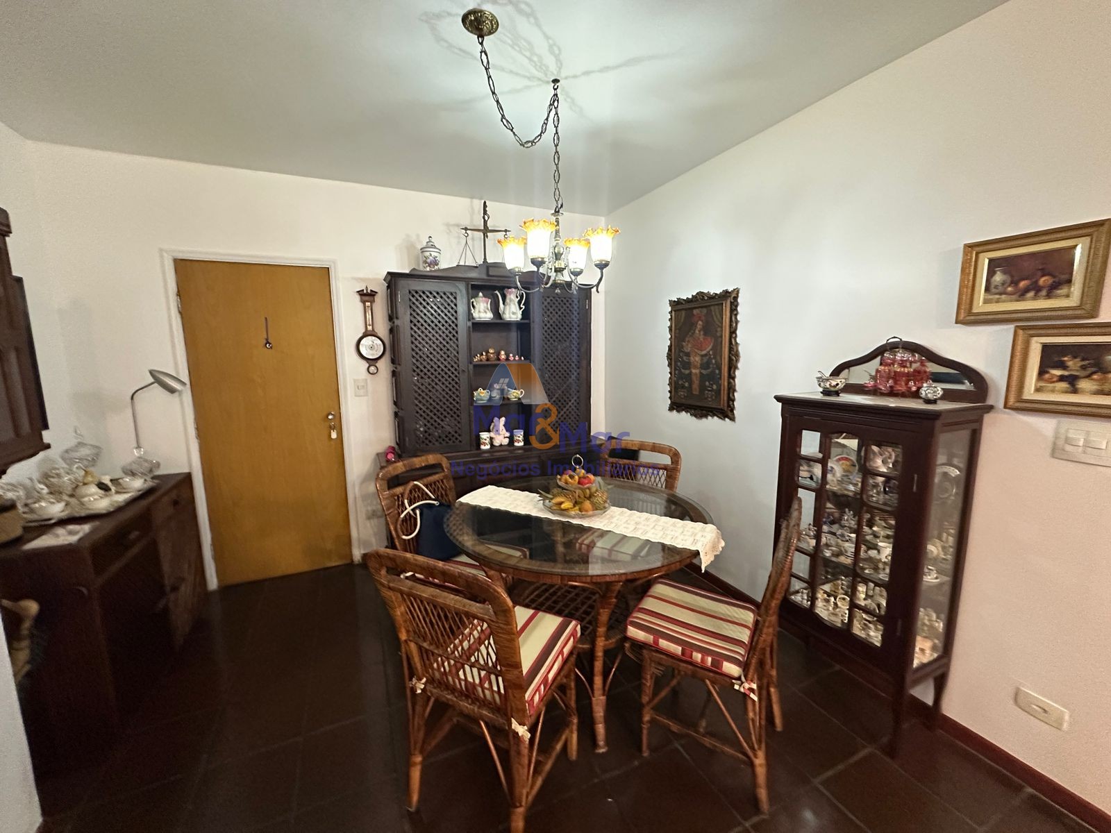 Apartamento na Praia das Pitangueiras, Guarujá - SP