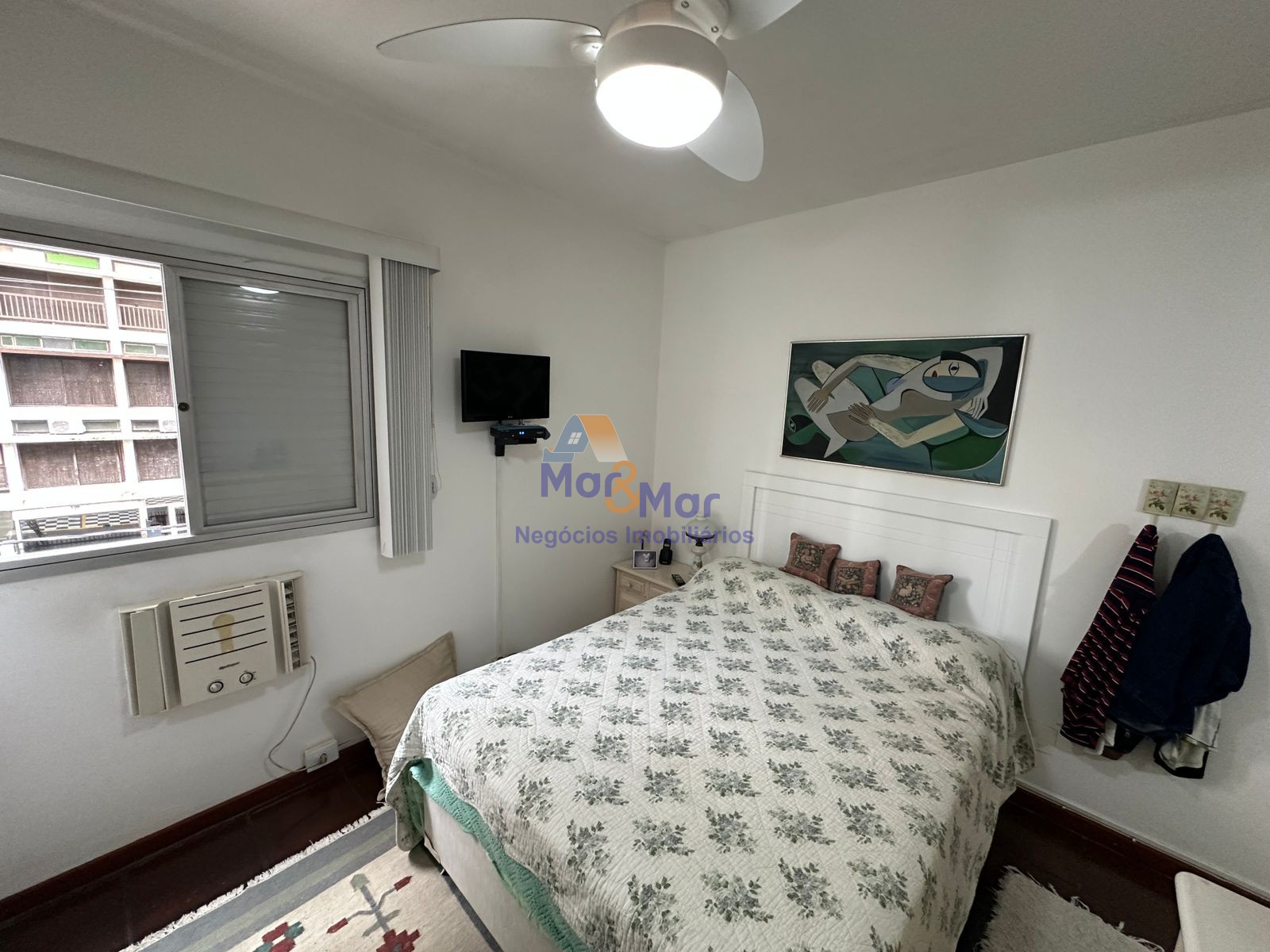 Apartamento na Praia das Pitangueiras, Guarujá - SP
