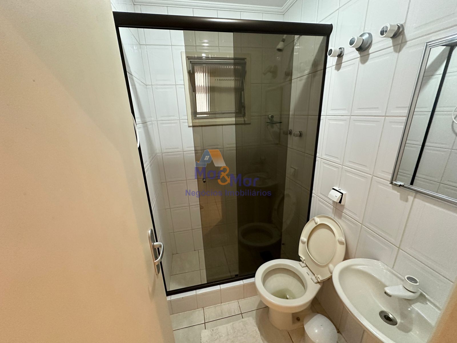 Apartamento na Praia das Pitangueiras, Guarujá - SP