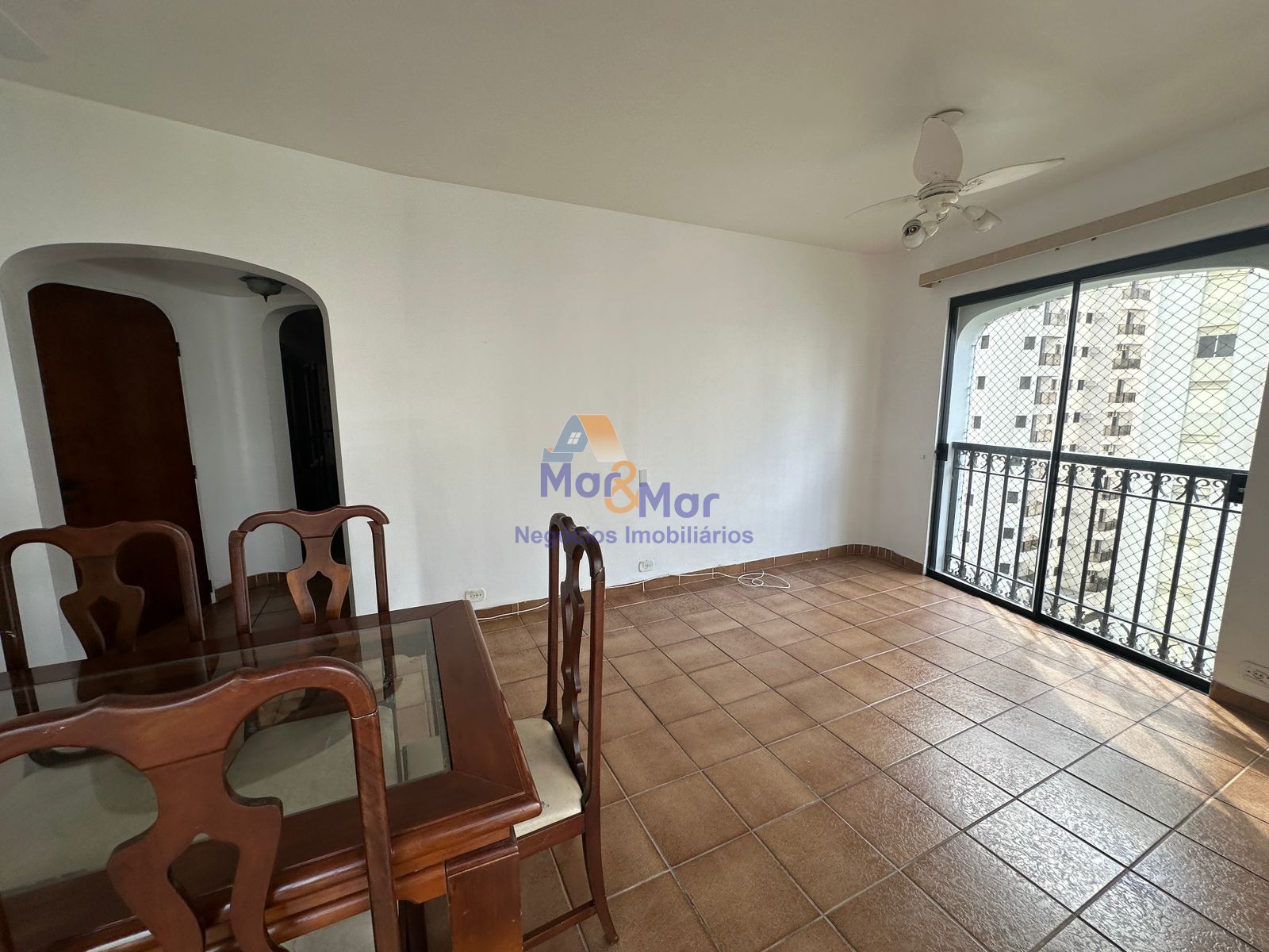 Apartamento na Praia das Pitangueiras, Guarujá - SP