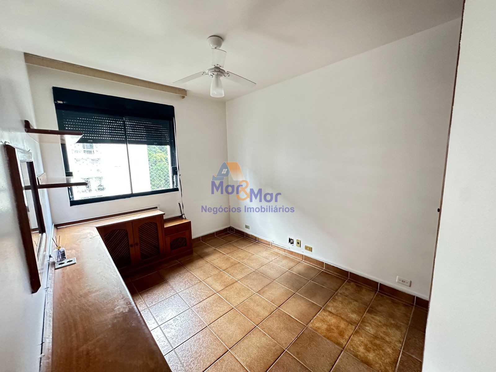 Apartamento na Praia das Pitangueiras, Guarujá - SP