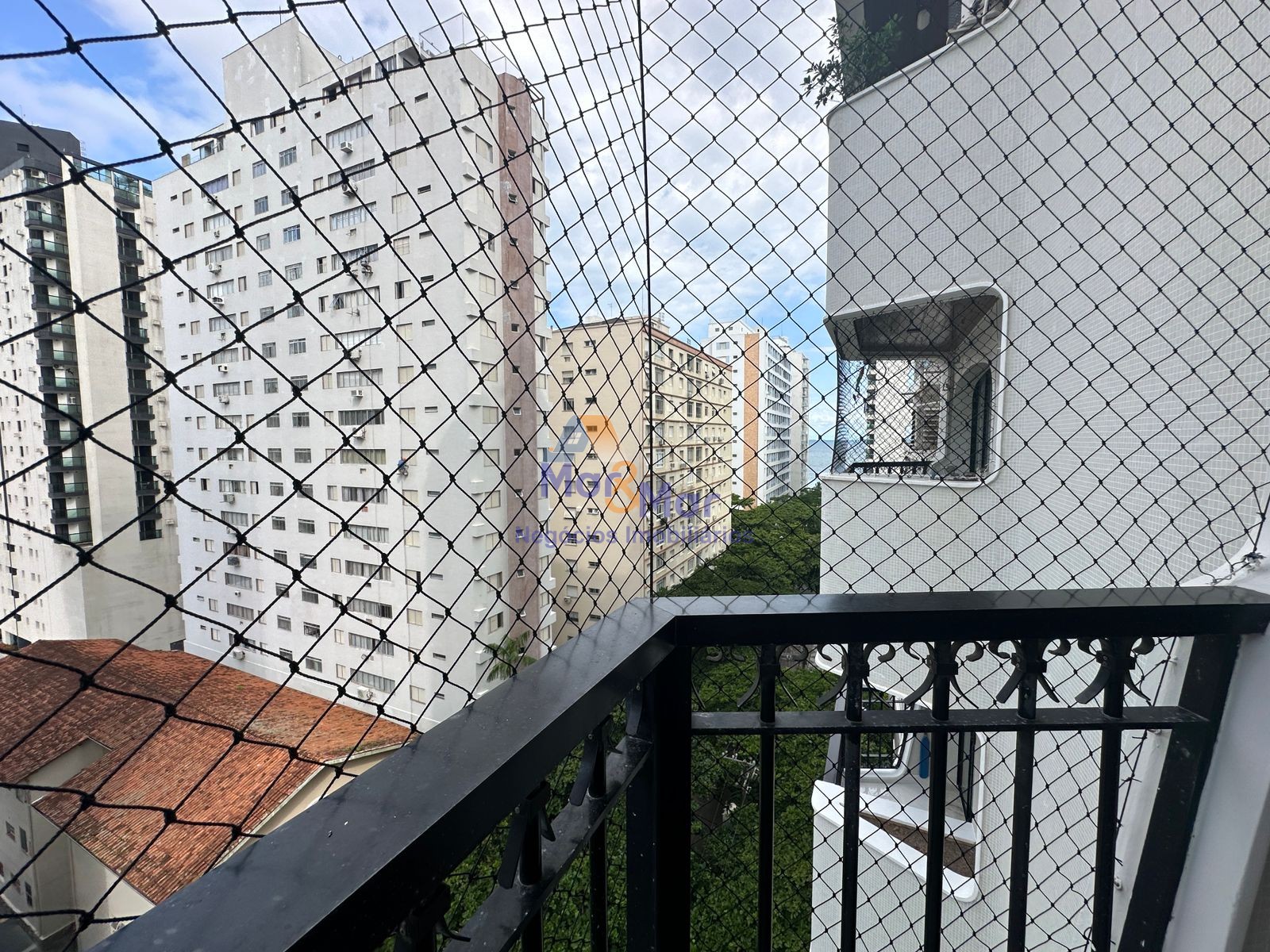 Apartamento na Praia das Pitangueiras, Guarujá - SP
