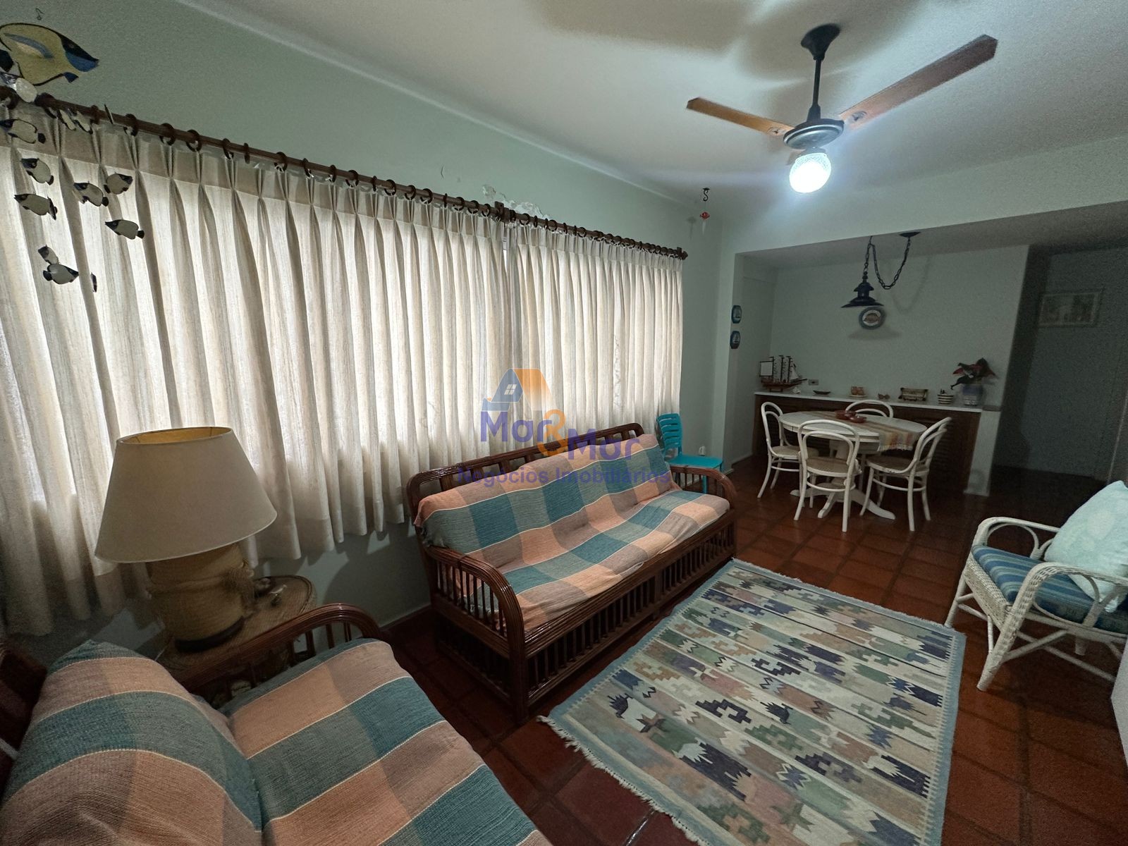 Apartamento na Praia das Pitangueiras, Guarujá - SP
