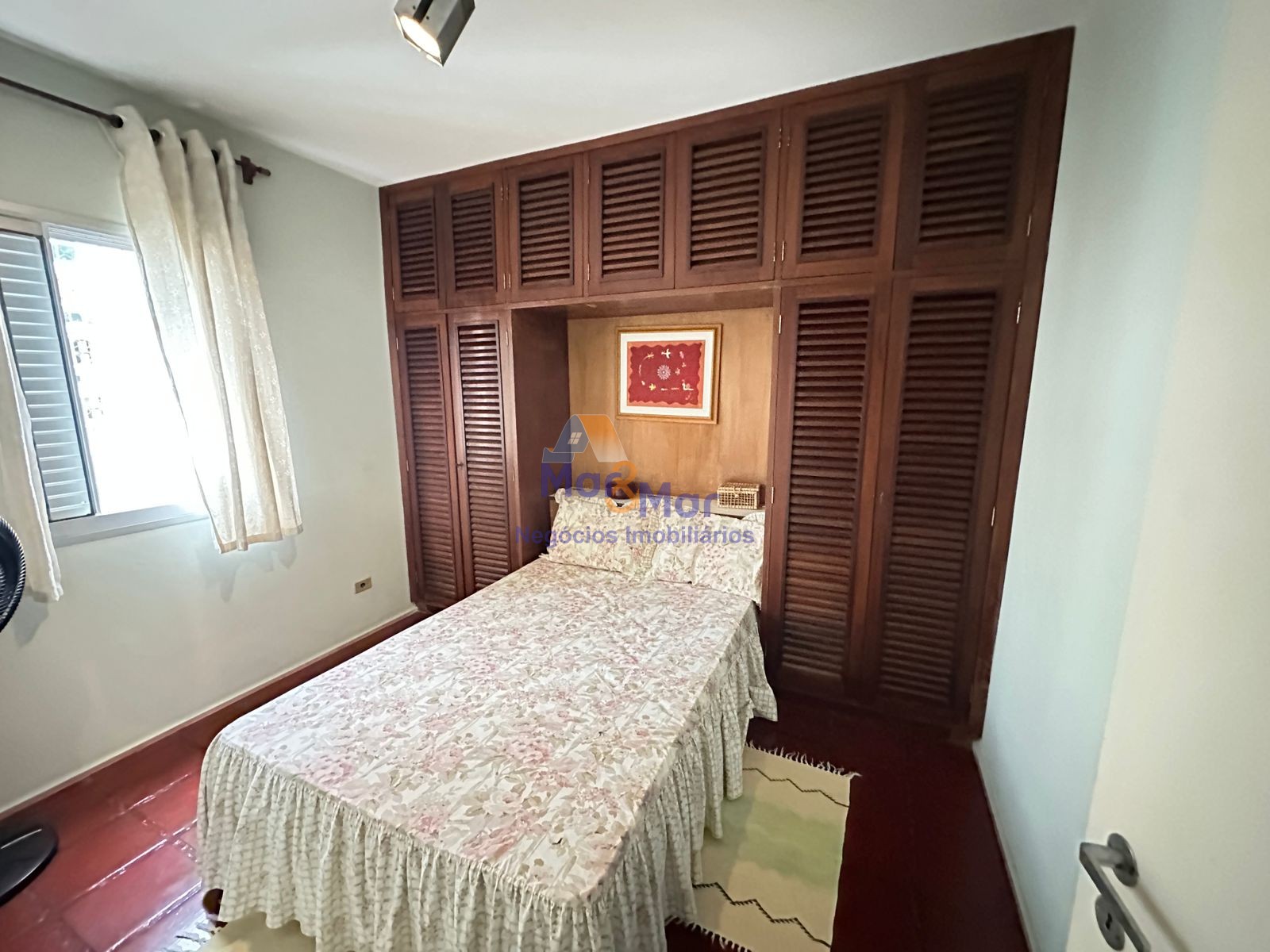 Apartamento na Praia das Pitangueiras, Guarujá - SP