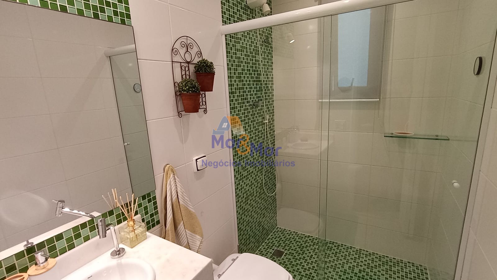 Apartamento na Praia das Pitangueiras, Guarujá - SP